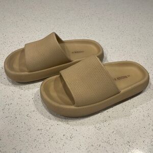 Steve Madden Tan Slides